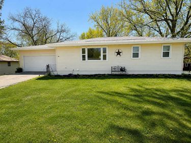 205 Main Street W, Geneva, MN 56035