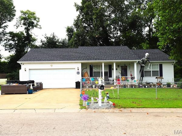 560 Huntleigh Court , Farmington, MO 63640