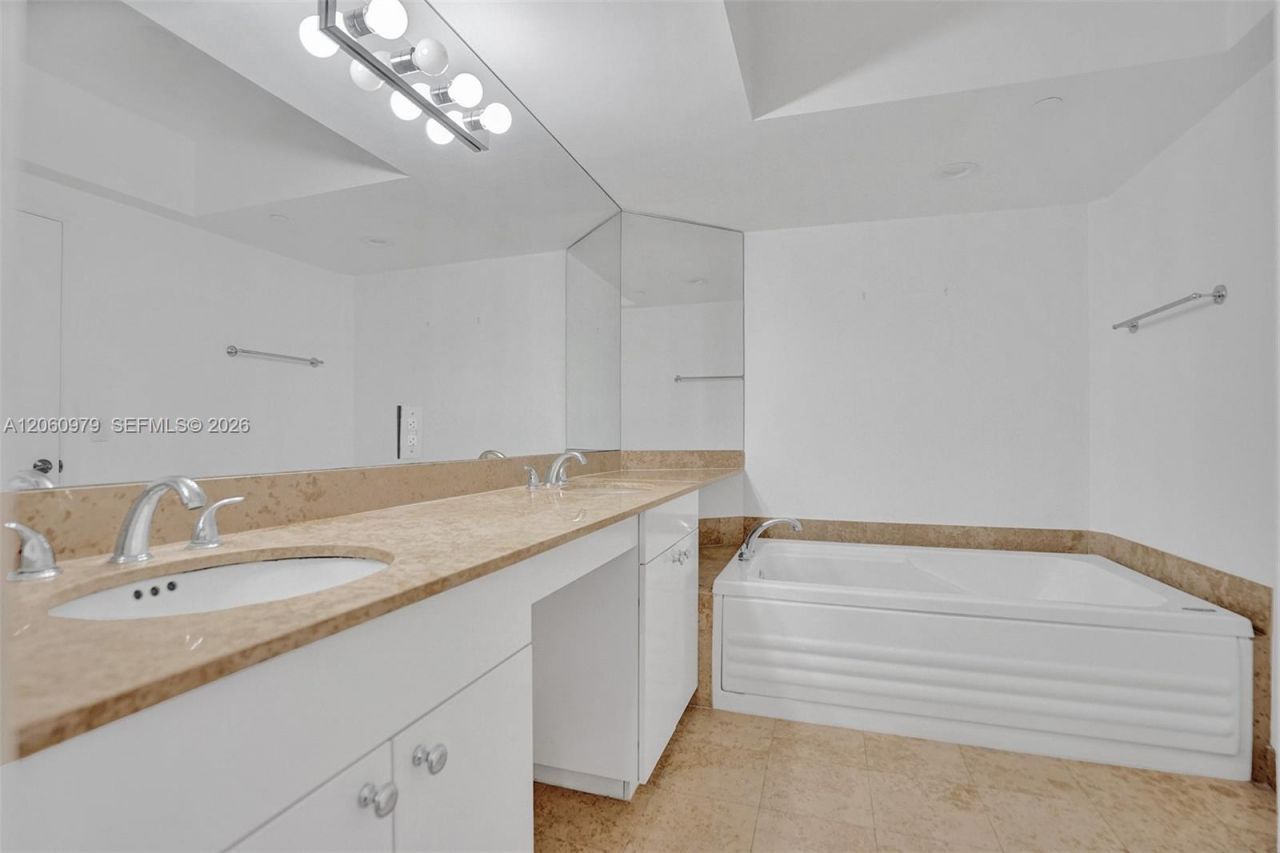 4775 Collins Ave, Unit 3007, Miami Beach, FL 33140 Photo