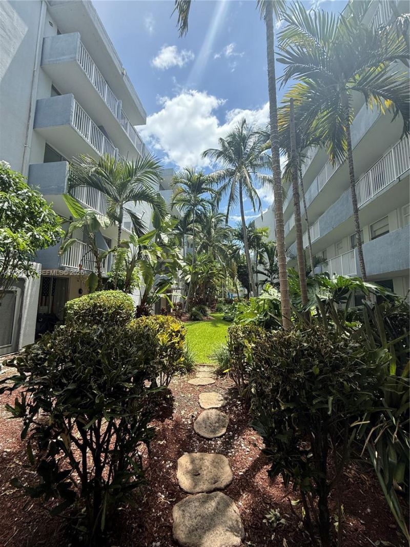 1801 S Treasure Dr, Unit 115, North Bay Village, FL 33141 Photo
