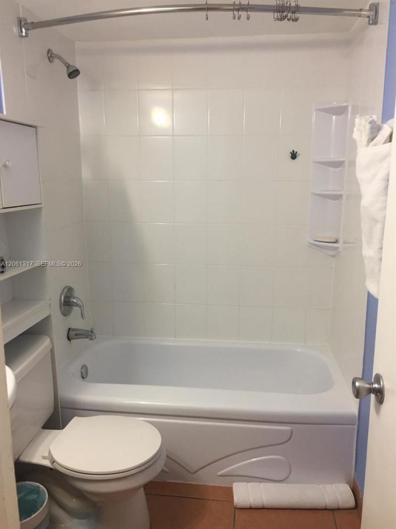1801 S Treasure Dr, Unit 115, North Bay Village, FL 33141 Photo