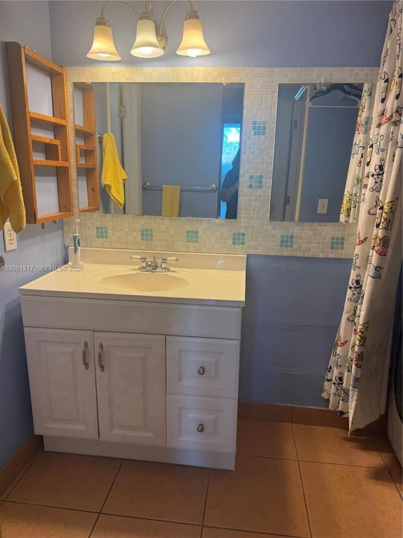 1801 S Treasure Dr, Unit 115, North Bay Village, FL 33141 Photo