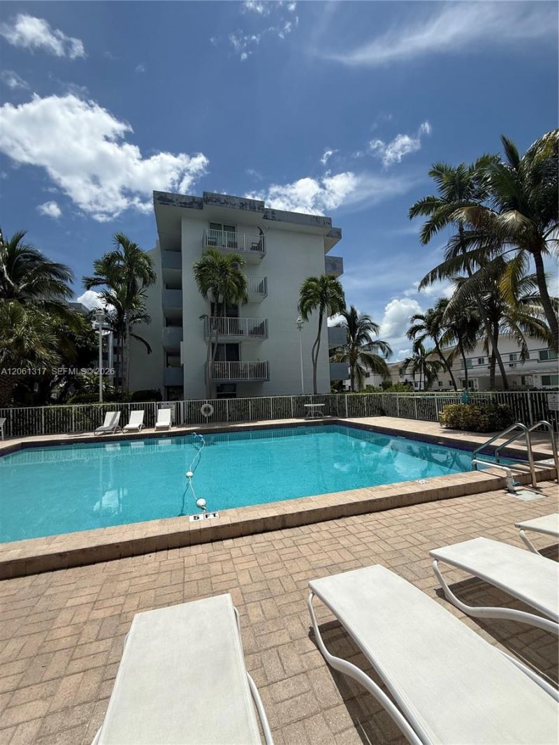 1801 S Treasure Dr, Unit 115, North Bay Village, FL 33141 Photo