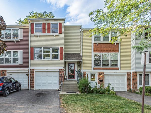 1916 Cheltenham Place , Schaumburg, IL 60194