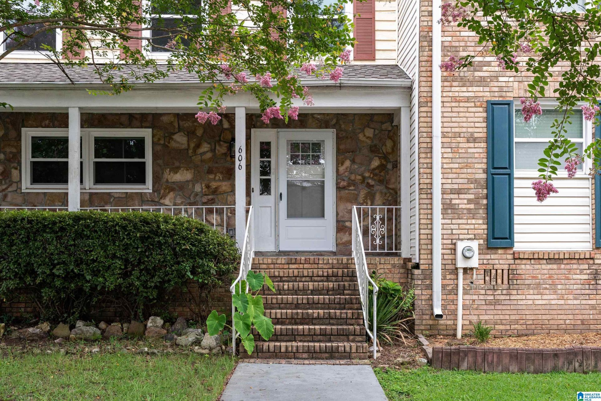 606 Cahaba Manor Lane, Pelham, AL 35124 Main Photo
