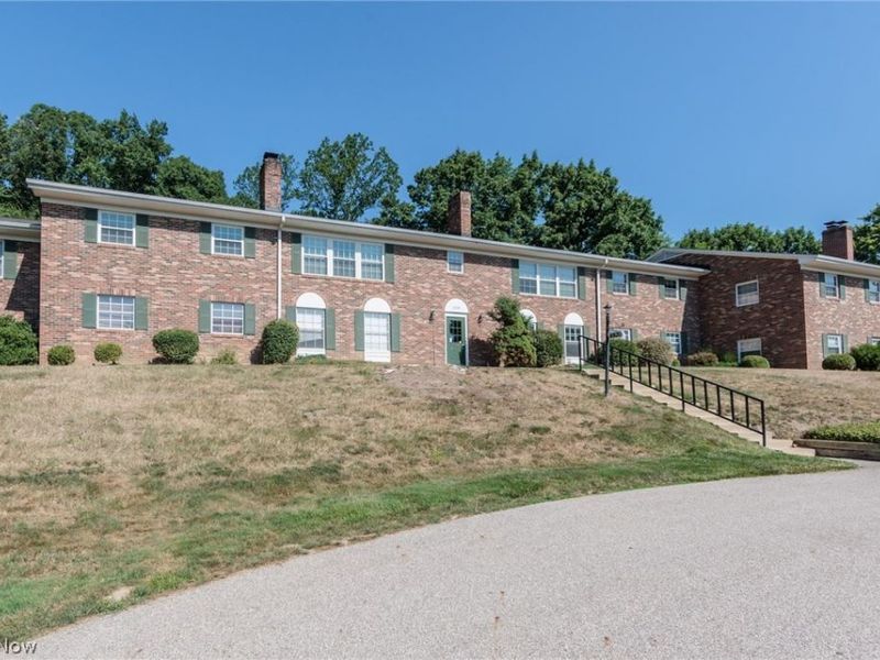 6920 Carriage Hill Drive, Unit 104, Brecksville, OH 44141 Photo 1