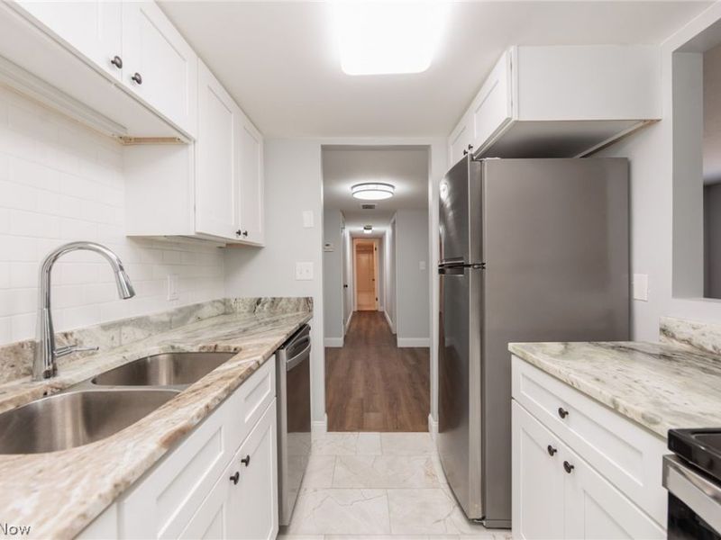 6920 Carriage Hill Drive, Unit 104, Brecksville, OH 44141 Photo 17