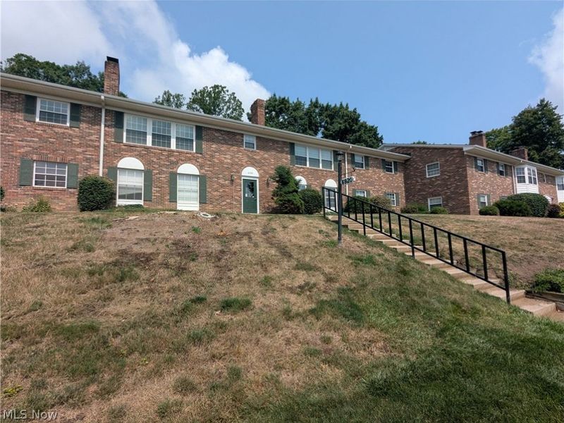 6920 Carriage Hill Drive , Unit 104, Brecksville, OH 44141 Photo 2