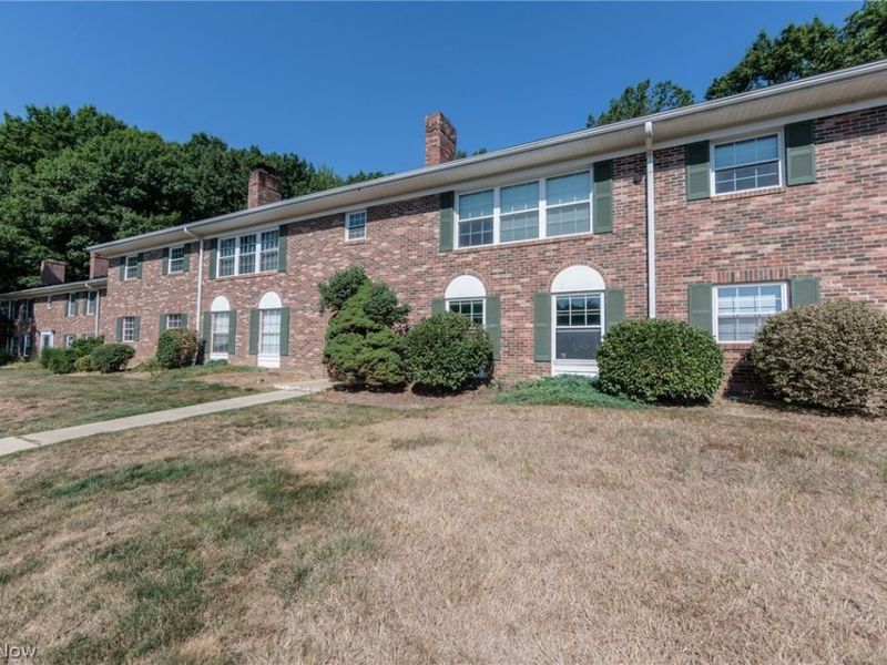 6920 Carriage Hill Drive, Unit 104, Brecksville, OH 44141 Photo 2