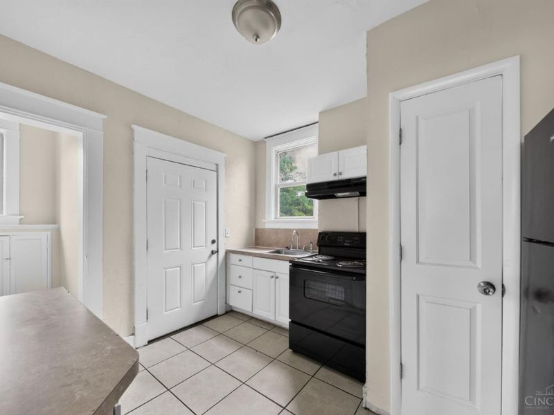 3223 Montana Avenue, Cincinnati, OH 45211 Photo 9