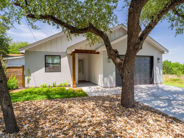 638 Oak LN , Cottonwood Shores, TX 78657