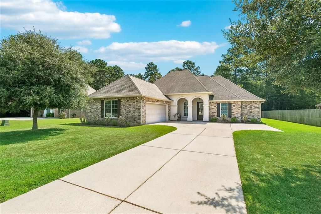 592 ENGLISH OAK Drive , Madisonville, LA 70447