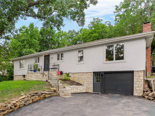 170 W Terrace Trail Street, Lake Quivira, KS 66217