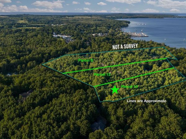 13 Vincer Way N, Northport, MI 49670