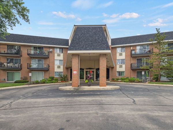 1198 Royal Glen Drive , Unit 221, Glen Ellyn, IL 60137