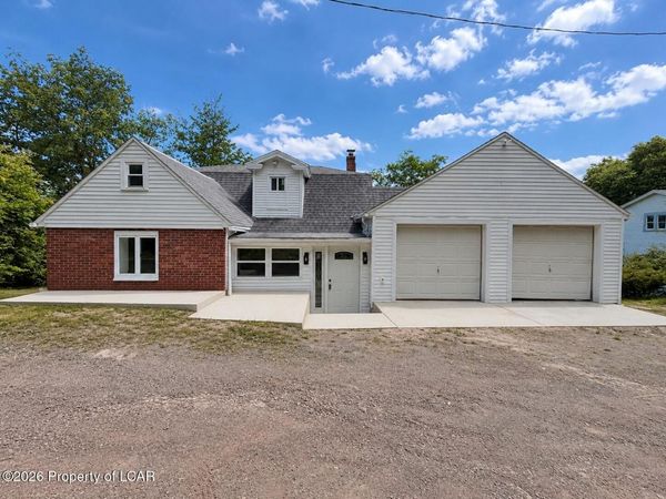 64 N Hunter, Drums, PA 18222
