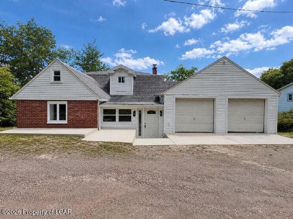 64 N Hunter, Drums, PA 18222