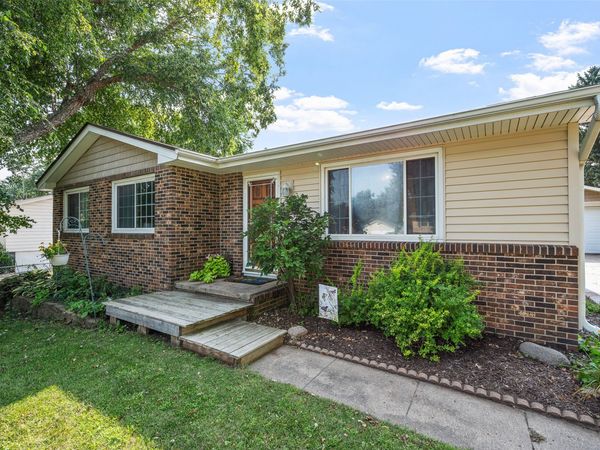 576 S Hickory Boulevard , Pleasant Hill, IA 50327