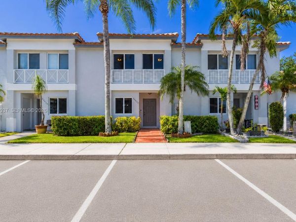 20822 NW 2nd St , Pembroke Pines, FL 33029
