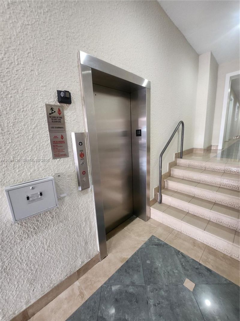 2700 Collins Ave , Unit 110, Miami Beach, FL 33140 Photo