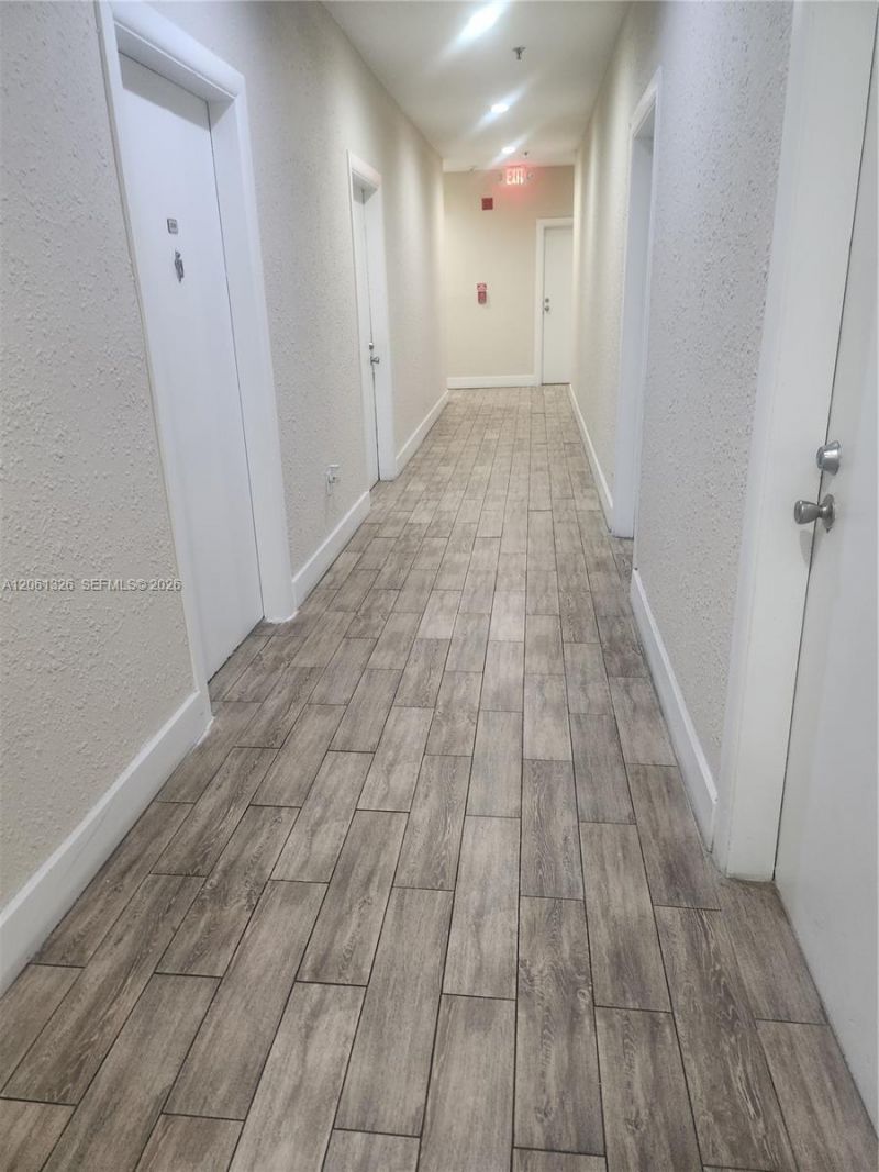 2700 Collins Ave , Unit 110, Miami Beach, FL 33140 Photo
