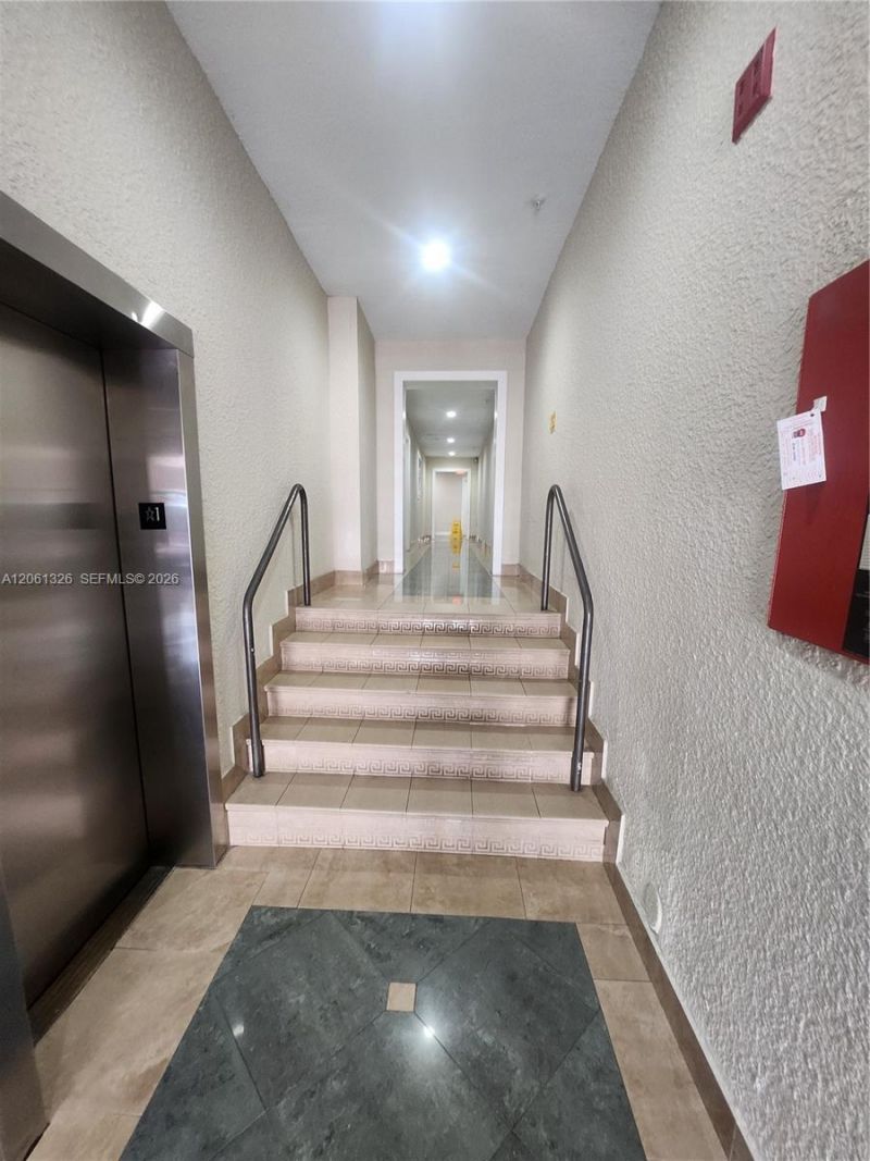 2700 Collins Ave , Unit 110, Miami Beach, FL 33140 Photo