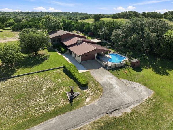 606 Rolling Hills RD, Liberty Hill, TX 78642