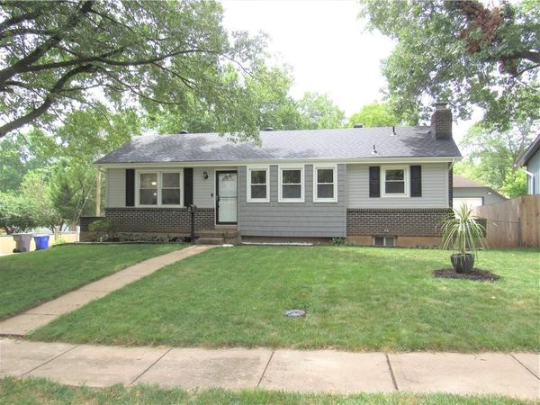 605 E Johnston Street, Olathe, KS 66061