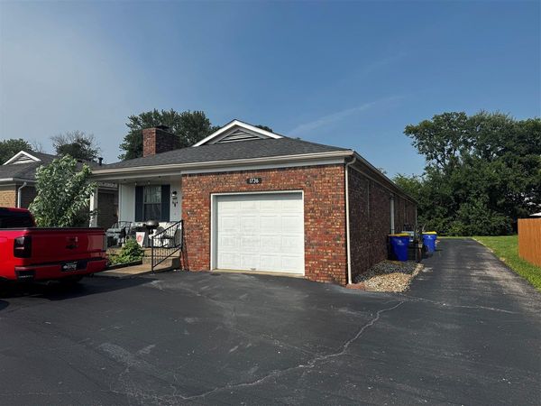 1736 Patrick Way , Bowling Green, KY 42104