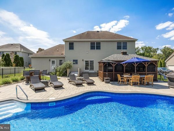 6 CULLEN WAY, HAMILTON, NJ 08620
