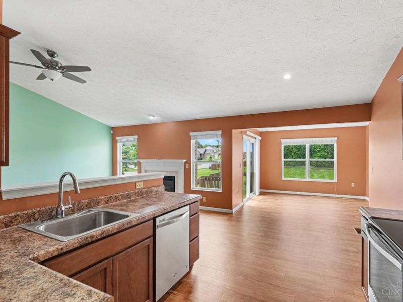 1079 Spruce Glen, Hamilton Twp, OH 45152 Photo 10