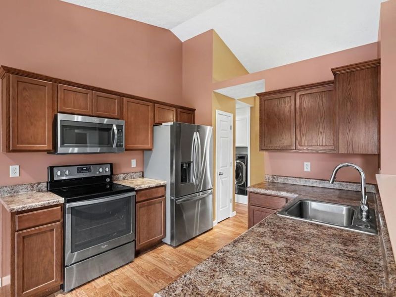 1079 Spruce Glen, Hamilton Twp, OH 45152 Photo 13