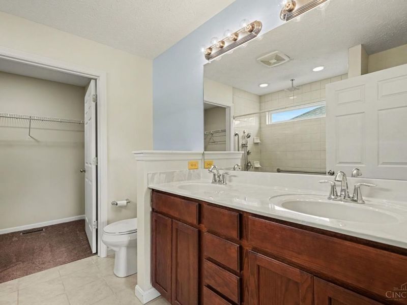 1079 Spruce Glen, Hamilton Twp, OH 45152 Photo 16