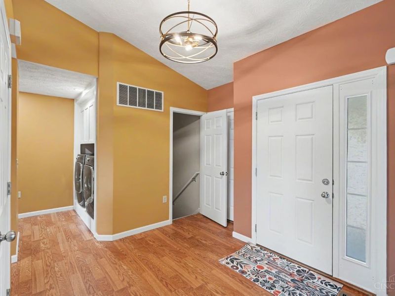 1079 Spruce Glen, Hamilton Twp, OH 45152 Photo 2