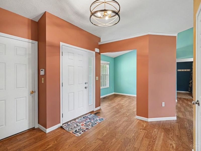 1079 Spruce Glen, Hamilton Twp, OH 45152 Photo 3
