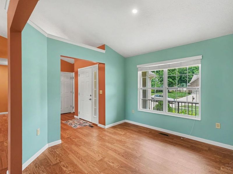 1079 Spruce Glen, Hamilton Twp, OH 45152 Photo 4