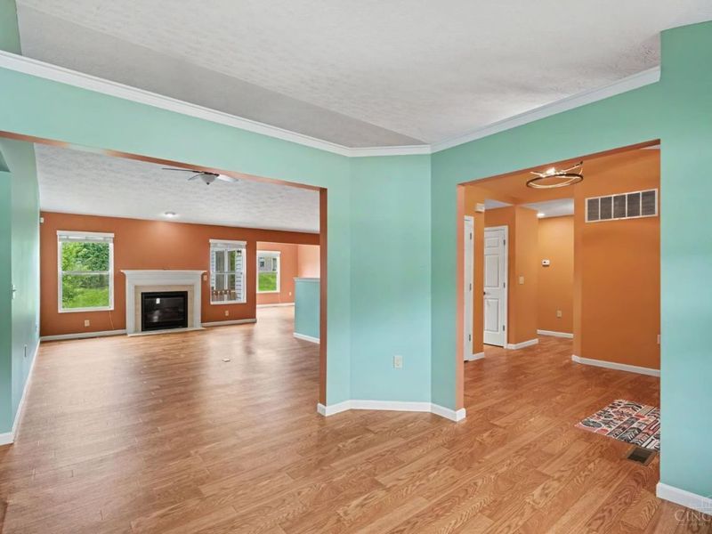 1079 Spruce Glen, Hamilton Twp, OH 45152 Photo 5