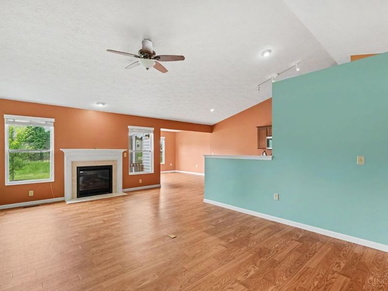 1079 Spruce Glen, Hamilton Twp, OH 45152 Photo 6
