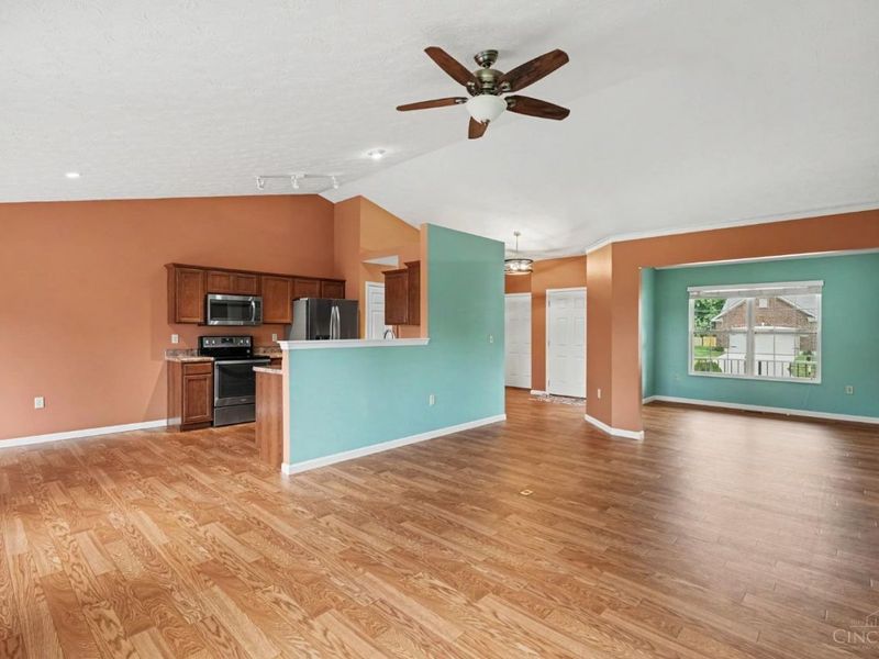 1079 Spruce Glen, Hamilton Twp, OH 45152 Photo 8
