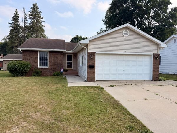 209 W Avenue C, Newberry, MI 49868