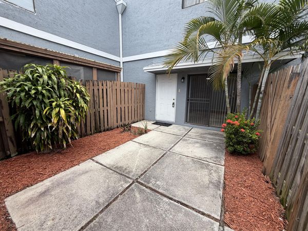 30 CROSSINGS Circle, Unit A, Boynton Beach, FL 33435