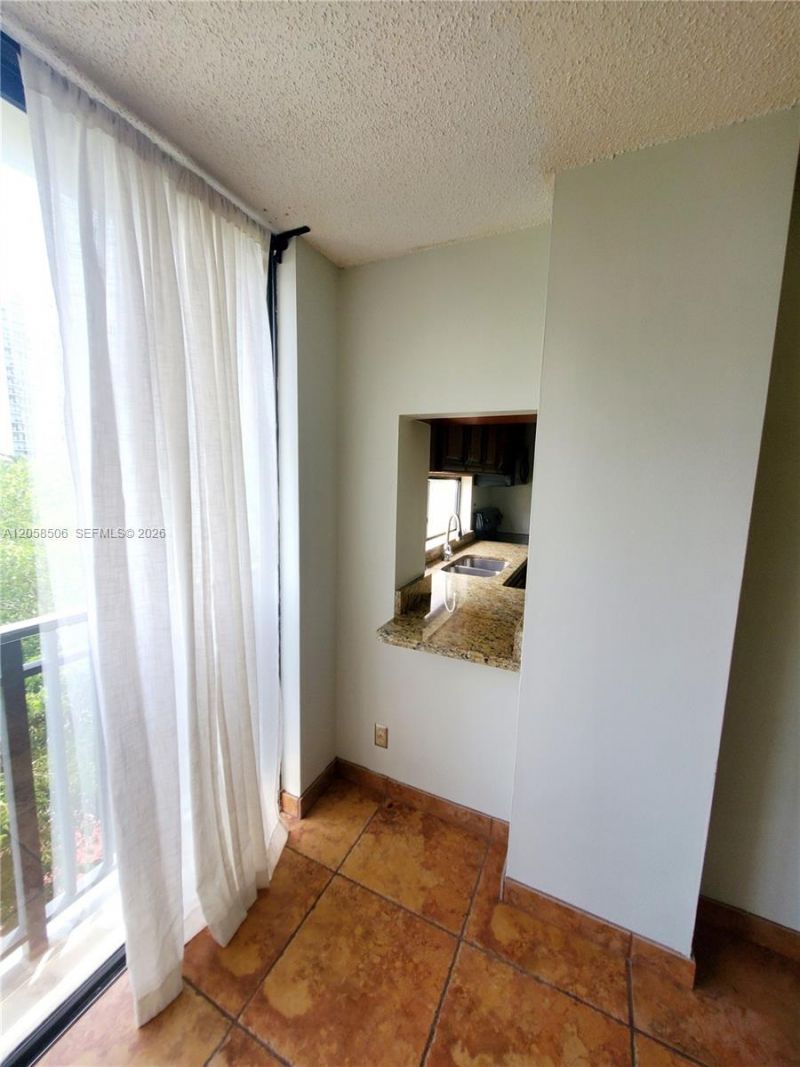 17021 N Bay Rd , Unit 618, Sunny Isles Beach, FL 33160 Photo