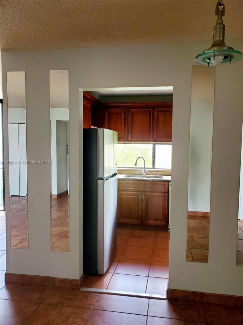 17021 N Bay Rd , Unit 618, Sunny Isles Beach, FL 33160 Photo
