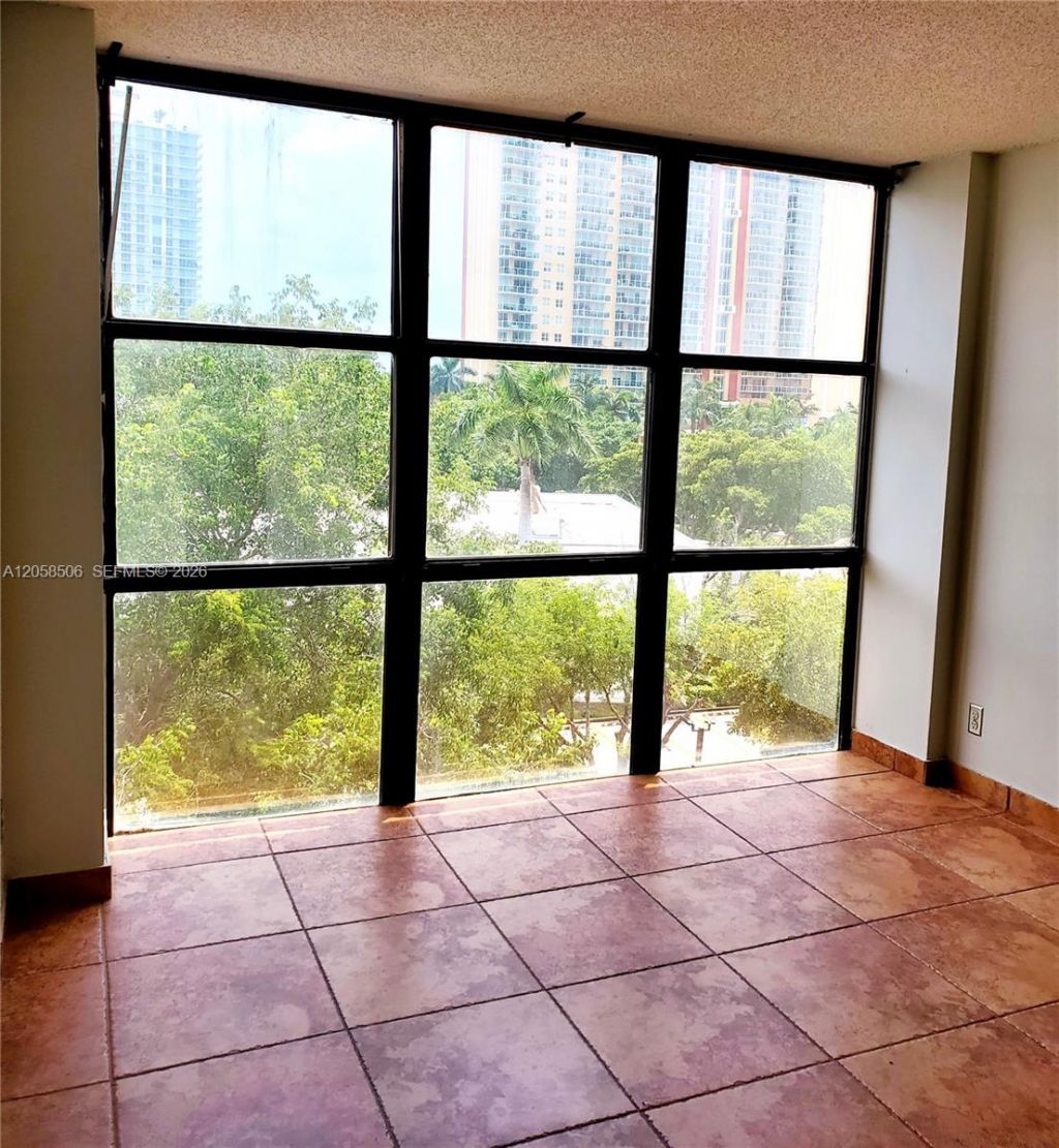 17021 N Bay Rd , Unit 618, Sunny Isles Beach, FL 33160 Photo