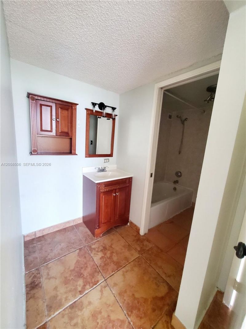 17021 N Bay Rd , Unit 618, Sunny Isles Beach, FL 33160 Photo