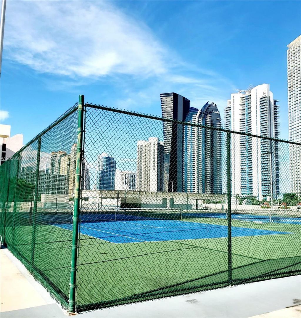 17021 N Bay Rd , Unit 618, Sunny Isles Beach, FL 33160 Photo