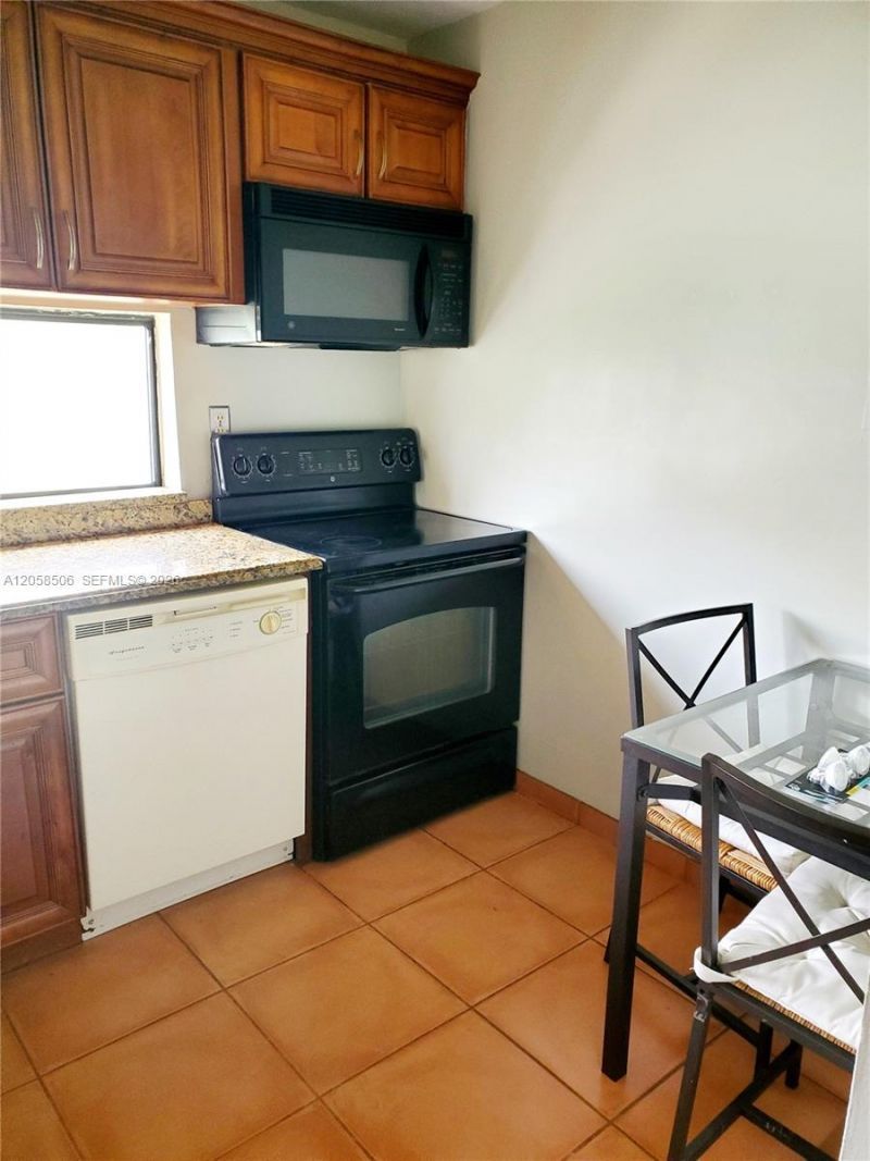17021 N Bay Rd , Unit 618, Sunny Isles Beach, FL 33160 Photo