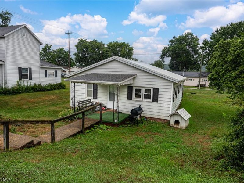 1109 Cemetery Drive , Coshocton, OH 43812 Photo 5