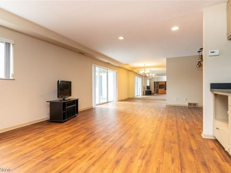 2112 Acacia Park Drive, Unit 224, Lyndhurst, OH 44124 Photo 11