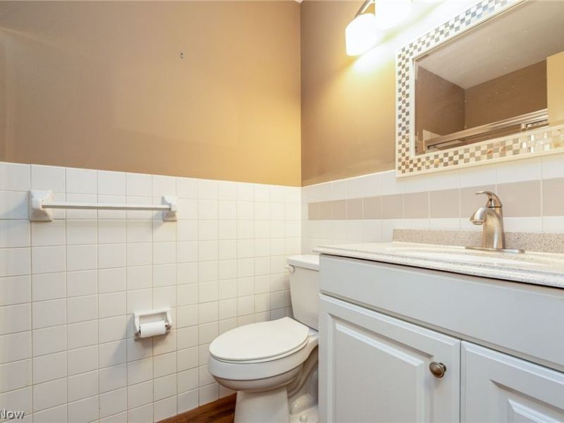 2112 Acacia Park Drive, Unit 224, Lyndhurst, OH 44124 Photo 13
